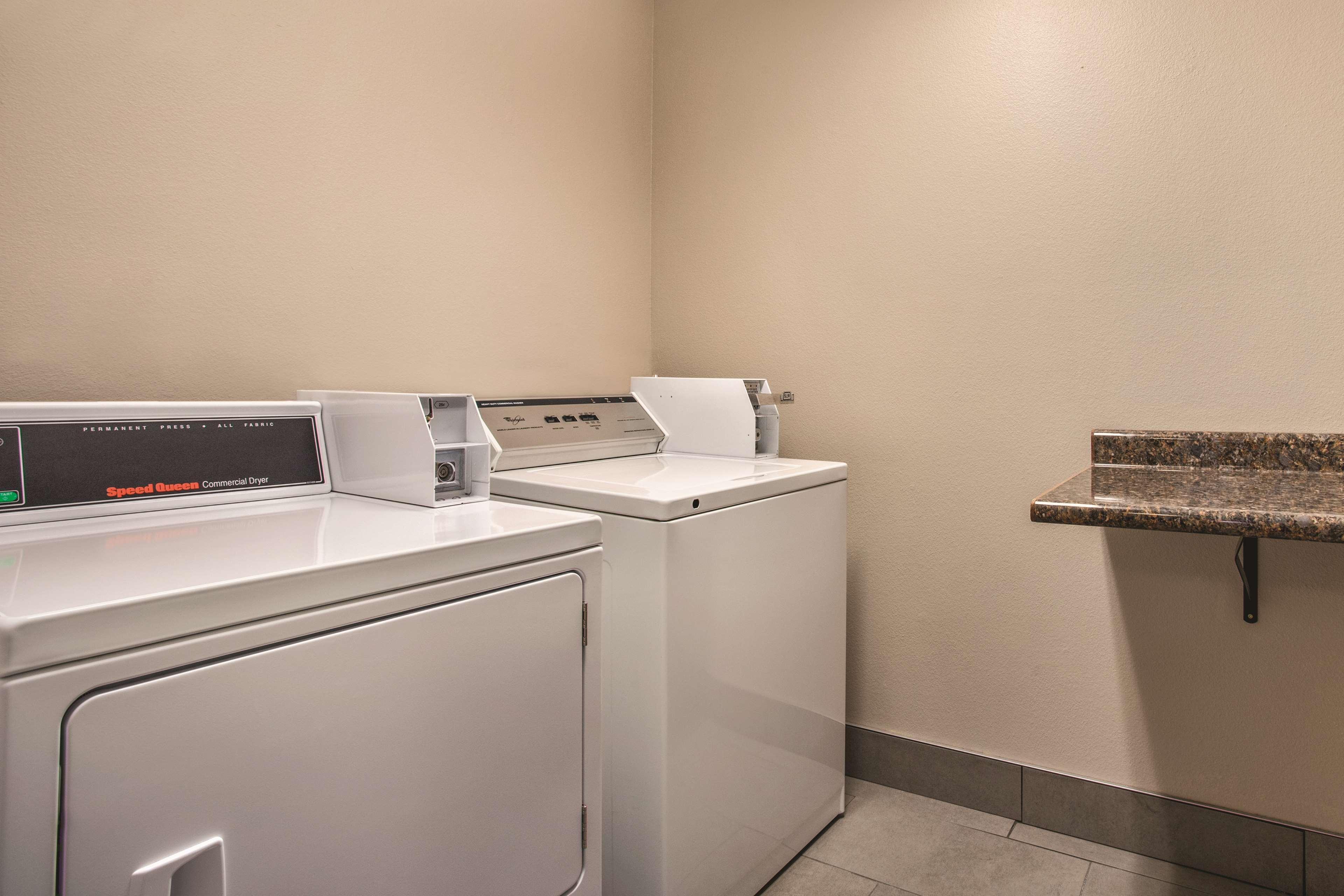 Country Inn & Suites By Radisson, Dakota Dunes, Sd Buitenkant foto